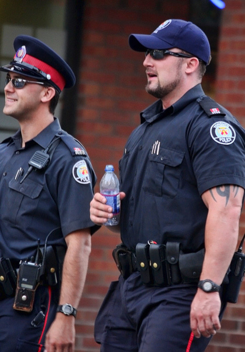 superhotbulges:  Hot cop bulge