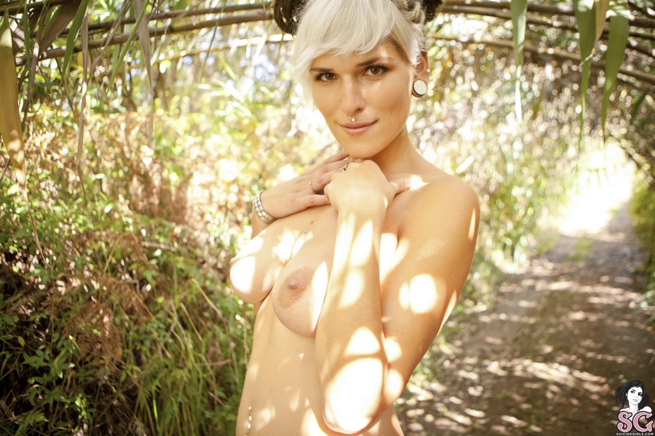 beautiful naked girls with tattoos