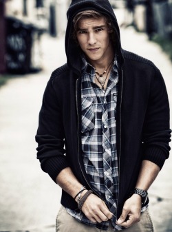 beautifulhomme:Brenton Thwaites