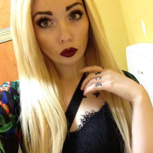 ruinthesluts:  newslutzz:   Keona Russell, 20 y/o - Mount Pearl, Canada   Her Facebook is Keonaa 