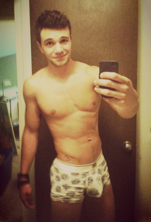 pozithiv:   sofuckingcute! Check out this site! guys on cam… you can watch guys get off for free! just create a username… so easy, just one step, and they don’t ask for payment - thank me later lol  Chaturbate.com 
