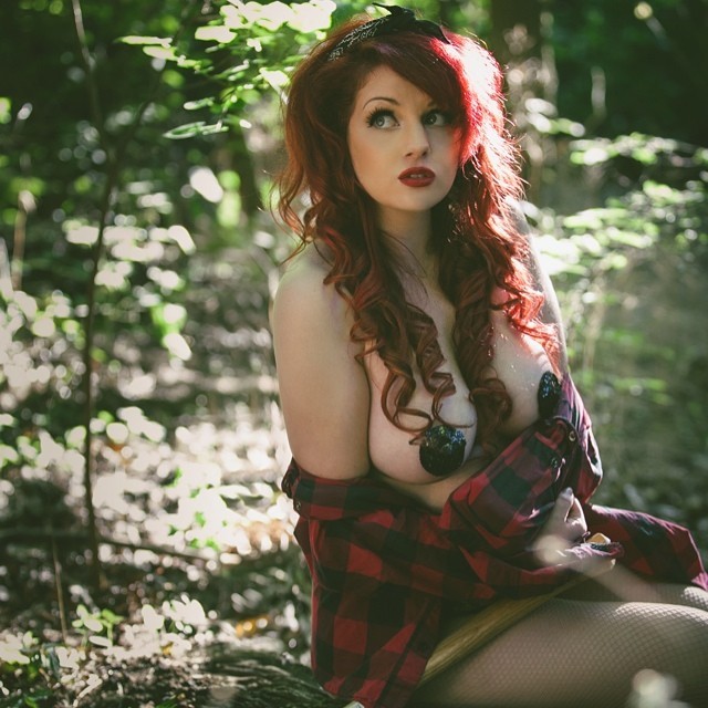 curvyswervydames:  burlesqueden:  bachelorpadmagazine:  redherringburlesque:  Lumberjack