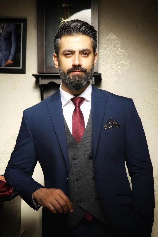 the-dapper-executive:  REBLOGIF YOU LOVE BEARD ANDSUITSHassan Bilal (@hassan_bilal84) • Instagram photos and videos#TheDapperExecutive 