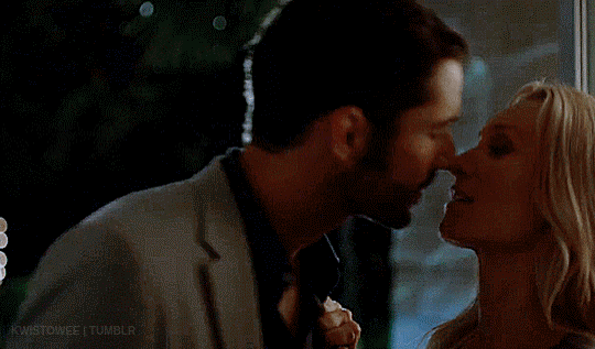 kwistowee:Tom Ellis as Will Rush➥ Rush 1.02 That one time og OUAT Robin Hood made out with OUAT Crue