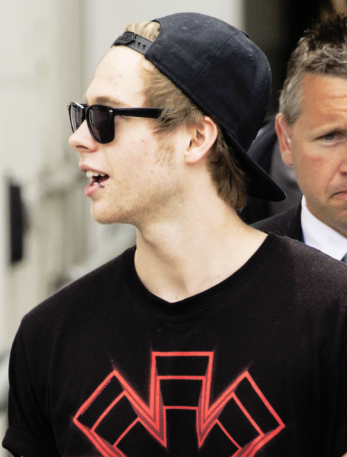 smashdrums:  Luke arriving in Sydney - November 25, 2014 