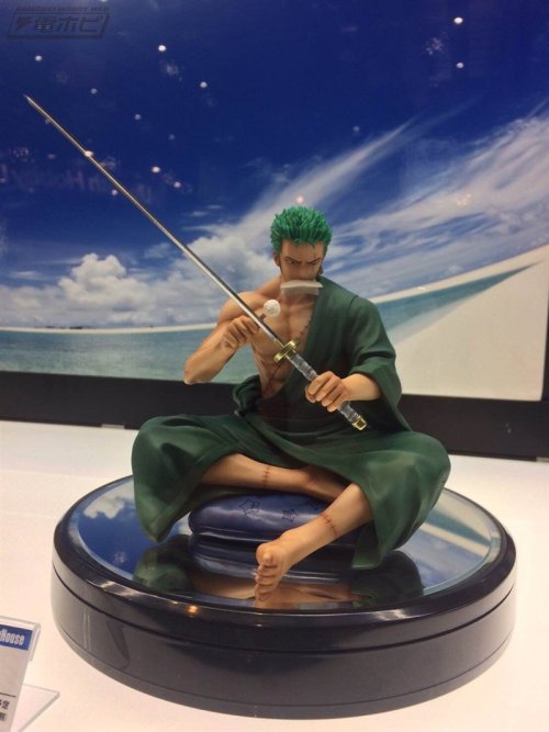 lawlullipop:  We finally see Zoro figure for on the Chair serie but … Zoro is not a chair but sitting and clean his sword… And look really big.source twitter twitter
