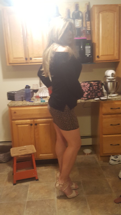 cdelizabeth: Nothing like a tight skirt and hot shoes…simple but I love them! Hope you do too
