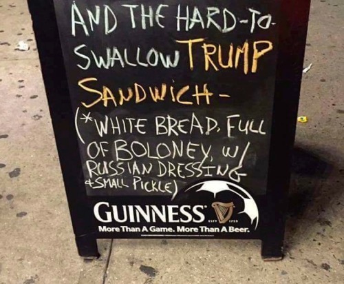 der-schwartzenmann:  sixpenceee:  This restaurant offers something known as the “Trump Sandwich.” (Source)  PRAY THAT ITS NOT FULL OF SHIT