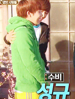 chandoo:  myungsoo comforting(?) sunggyu after hoya picks him to be his opponent