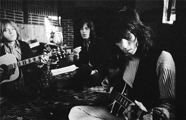goo-goo-gjoob-goo-goo:  Brian Jones, Mick Jagger and Keith Richards, 1968.  Photo