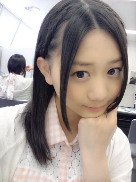 akibeya:  古畑奈和 - Google+ - 後ろに梅本さん。 っていっても6月の写真だが(笑) 昨日のS女面白かったです(笑)  古畑奈和