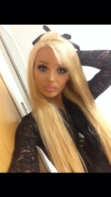 undress-thebarbiee:  i loveee barbie looking