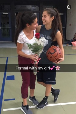 lovegaygirls:  I got surprised by my love!(submitted)