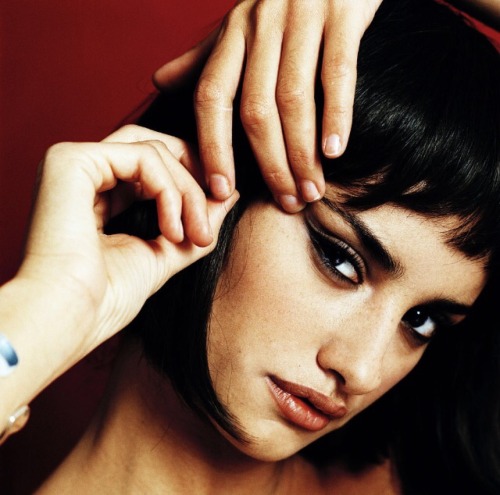 m-a-d-o-n-n-a:  penelope cruz by joan tomas, 1997