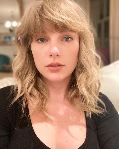 baddestbitchesglobal:Taylor Swift adult photos
