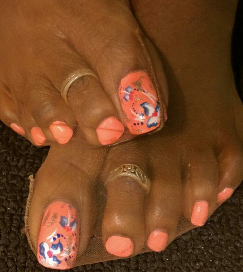 tony6110:The beautifully painted, nylon covered toes of @k_fancy_feet