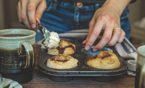 foodffs:  Quick Cinnamon Rolls for two  Really nice recipes. Every hour.             