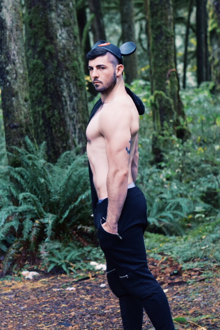 sex-lies-and-bowties:  Take a walk with me instagram: @andrewhell3691