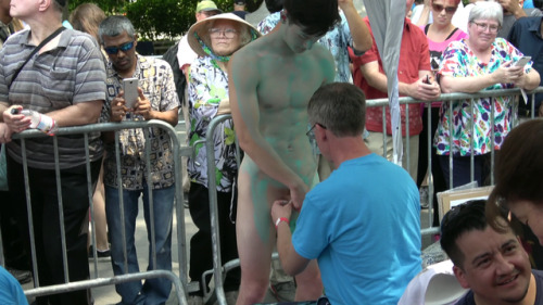 juyumyn:  한국인이 맞을까.. 어쨋든 사람들앞에서 하는거 대단한듯  팔로워분이 보내주셨던 포스트. 한국인은 아닌 것 같고 Andrew Haan이랬나? 이름이 이거 말고도 있었던 것 같은데