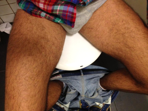 manuymarcosspain:  Edu Guarro se ha ido de cruising con nuestros calzoncillos lefados. Esperamos que haya triunfado, jejeje. Seguiremos informando. Atención a los muslazos de Edu! Our friend Edu Guarro went cruising wearing our cum-stained briefs. Was