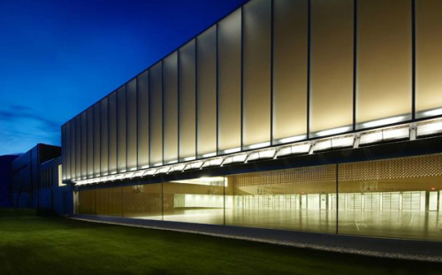 SALLE DE GYMNASTIQUE DOUBLEArchitects : Graeme Mann & Patricia Capua Mann Location: Borex, Suiss