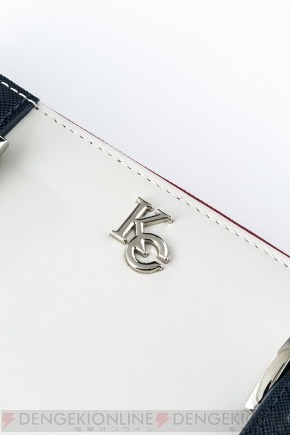 sliferthewhydidigeta:  Actual purses and wallets based on #yugioh (yugi and kaiba