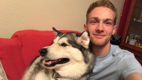 vroengard:  Cuddles with bae on the sofa