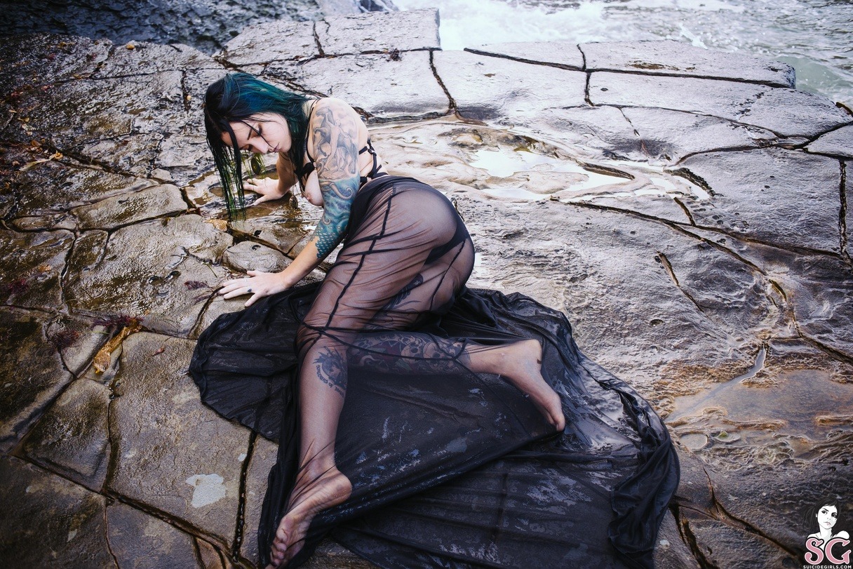 suicidegirlslover:  Venom SG