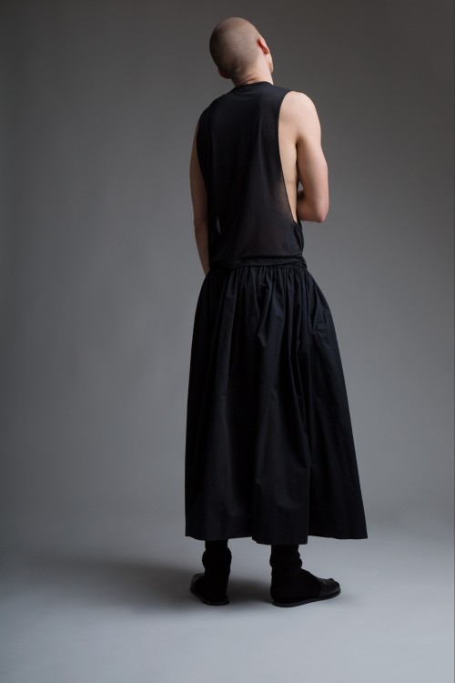 men should wear skirts!Skirt Yohji YamamotoTank Top Diorvia thenewworldordernyc