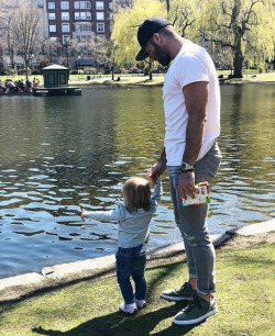 Gayjakegyllenhaal:  Julian Edelman And His Daughter, Lily (X)Edelman11: No Lil It’s