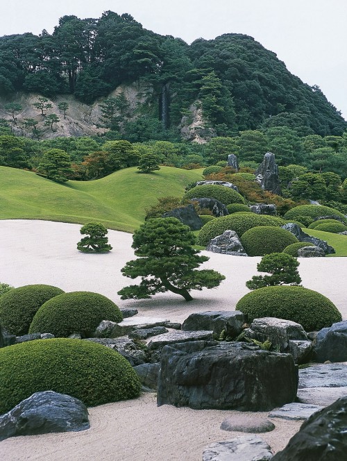 atelier688: keepingitneutral:  Adachi Museum Garden, Yasugi, 1970, Shōwa Period, Zenkō Adachi © Malc