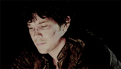 helloareyouthedevil:please someone look at me like Bellamy looks at Clark
