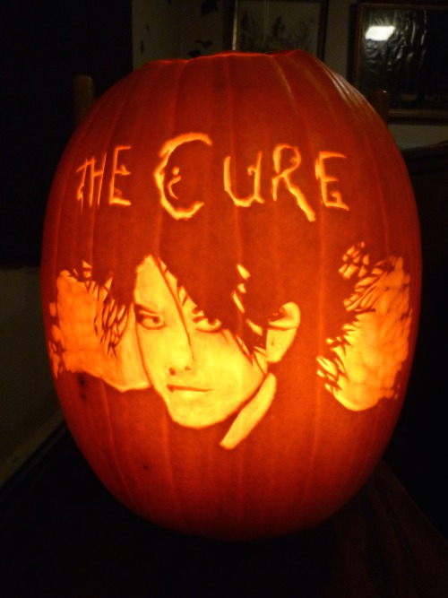 dancing-in-the-cemeteries: mouseborg: Happy Halloween everybody! This is my pumpkin. wow. just.. wow