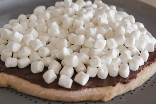 yumi-food:Nutella S’mores Dessert Pizza adult photos
