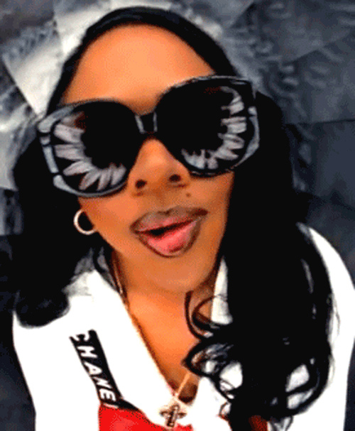 sauvamente:betterthankanyebitch:Beyoncé x Lil’ KimTrue reverence and homage