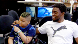 glowysweetfab:  blackpantherdaily:  Chadwick Boseman visits Ian Hopgood, a boy battling terminal brain cancer, whose favorite superhero is the Black Panther. (April 25th, 2017)  Awwwwww   I think I would stutter in his presence 😻