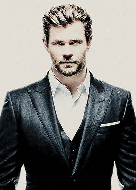 izazov:  Thorki mafia AU : Thor Odinson, the heir to the infamous Odinson family business has a reputation of being as charming as he is ruthless. With vast ambition and volatile temper, he seeks to expand the empire his father has left him, but finds