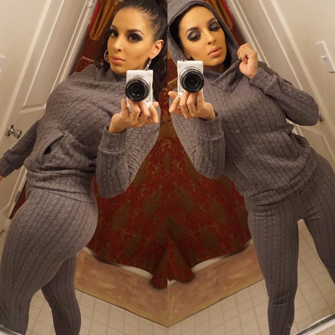 I love my new sweatsuit from Sammy Dress. You can purchase the same outfit for only
