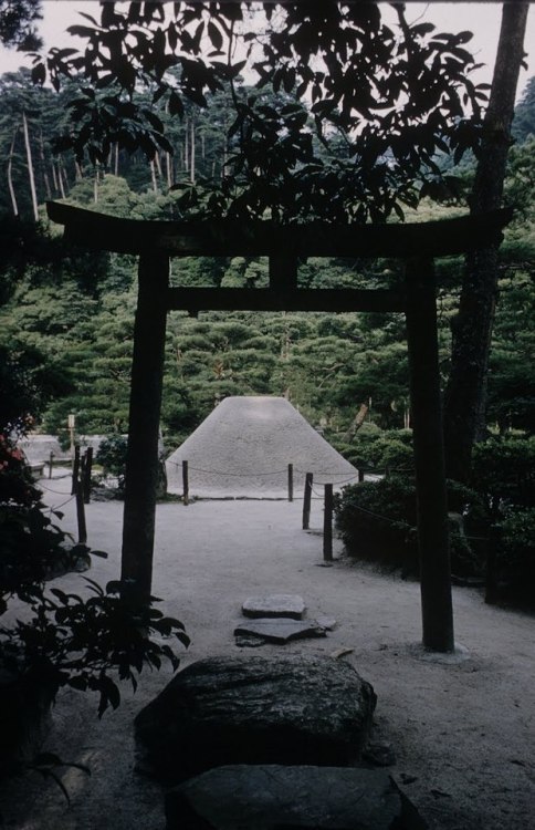 s-h-o-w-a:  Kyoto, Japan, 1961 by Eliot Elisofon 