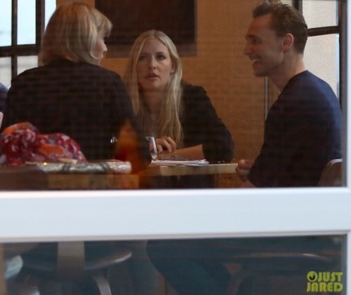 www.justjared.com/2016/06/23/taylor-swift-tom-hiddleston-go-on-lunchtime-double-date/