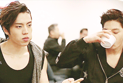 chandoo:  dongwoo ate a lot rib eye steak in l.a 