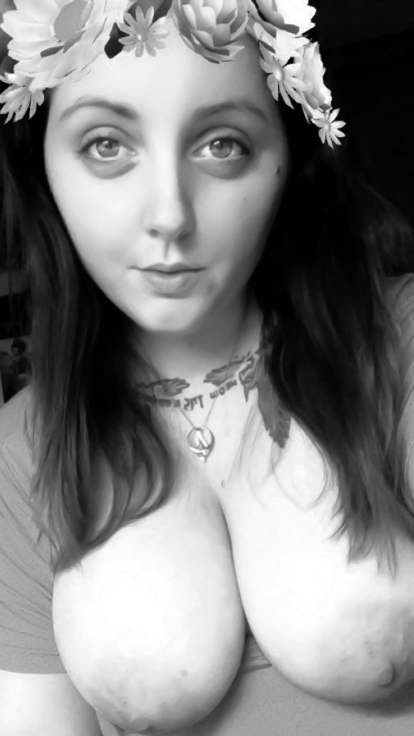 lady-adalyne1:  🌸🌺🌼🌻🌷🌹🌺🌸🌼 Snapchat filters all the time.