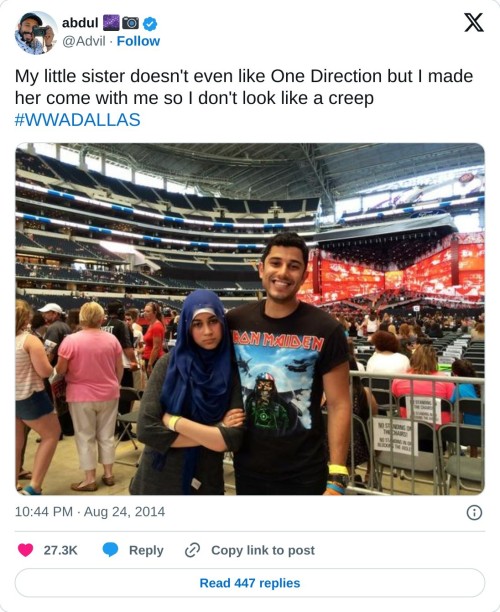 My little sister doesn't even like One Direction but I made her come with me so I don't look like a creep #WWADALLAS pic.twitter.com/X4Gd9kryRm
— abdul 🌌📷 (@Advil) August 24, 2014