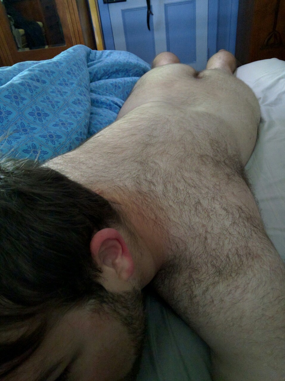 aussiebearcub:  Sunday sleep in ;) 