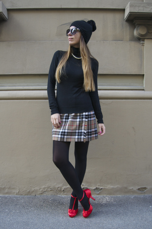 tightsobsession: Plaid skirt with black tights. Via Nameless Fashion Blog.