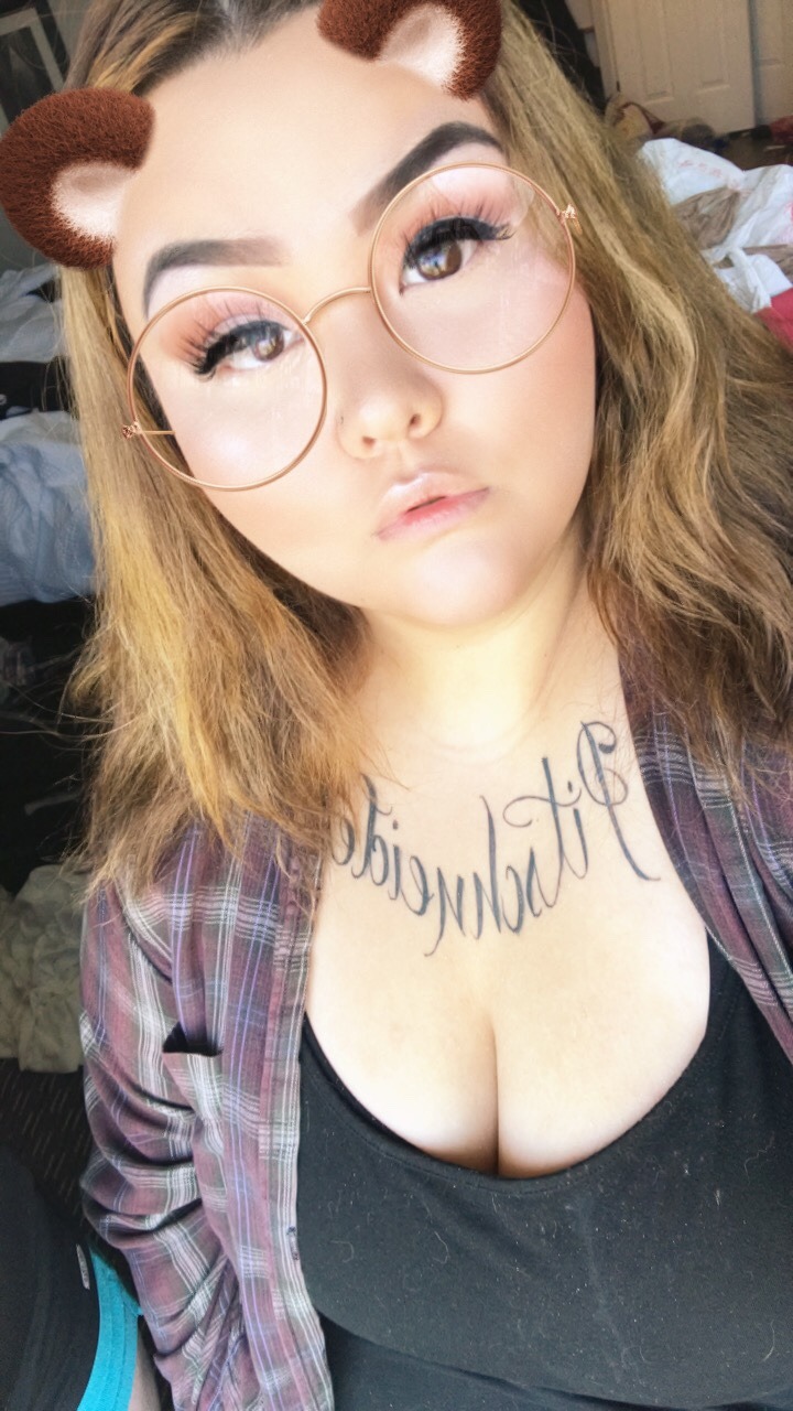sleepykittyqueen:  Like and I’ll message you or Snapchat / Superkassikat 😌😌😌