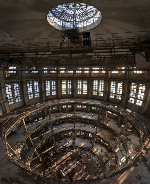 Within the Occulus by www.forgottenheritage.co.uk on Flickr.