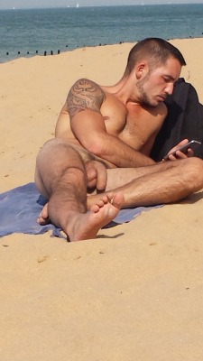 cuddlyuk-gay:    I generally reblog pics of guys with varying degrees of hair, if you want to check out some of the others, go to: http://cuddlyuk-gay.tumblr.com  