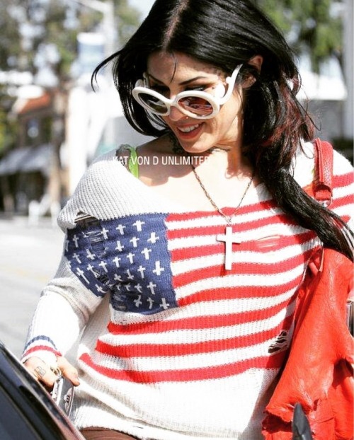 Happy 4th of July to all my US followers♦️♦️♦️♦️♦️♦️♦️♦️♦️♦️ #katvond #thekatvond #katherinevondra