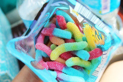 imagiine-you-and-me:  Gummy worms😋 en We Heart It - http://weheartit.com/entry/123446598